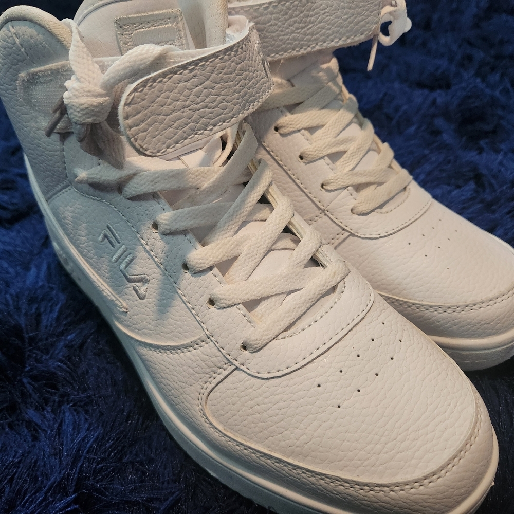 White filas